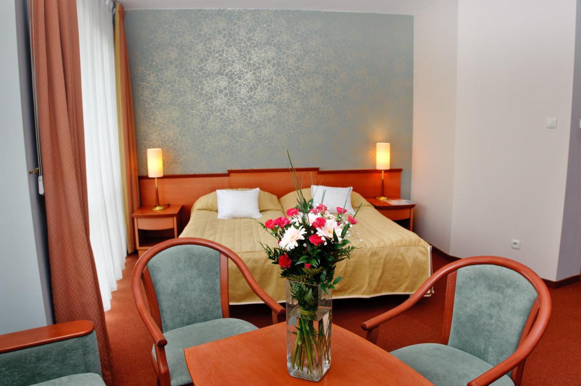 Hotel Senator Дзвижино Номер фото